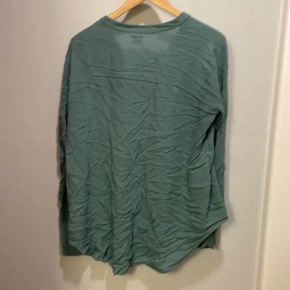 O’NEIL woman’s light green button up light weight top - Picture 7 of 9
